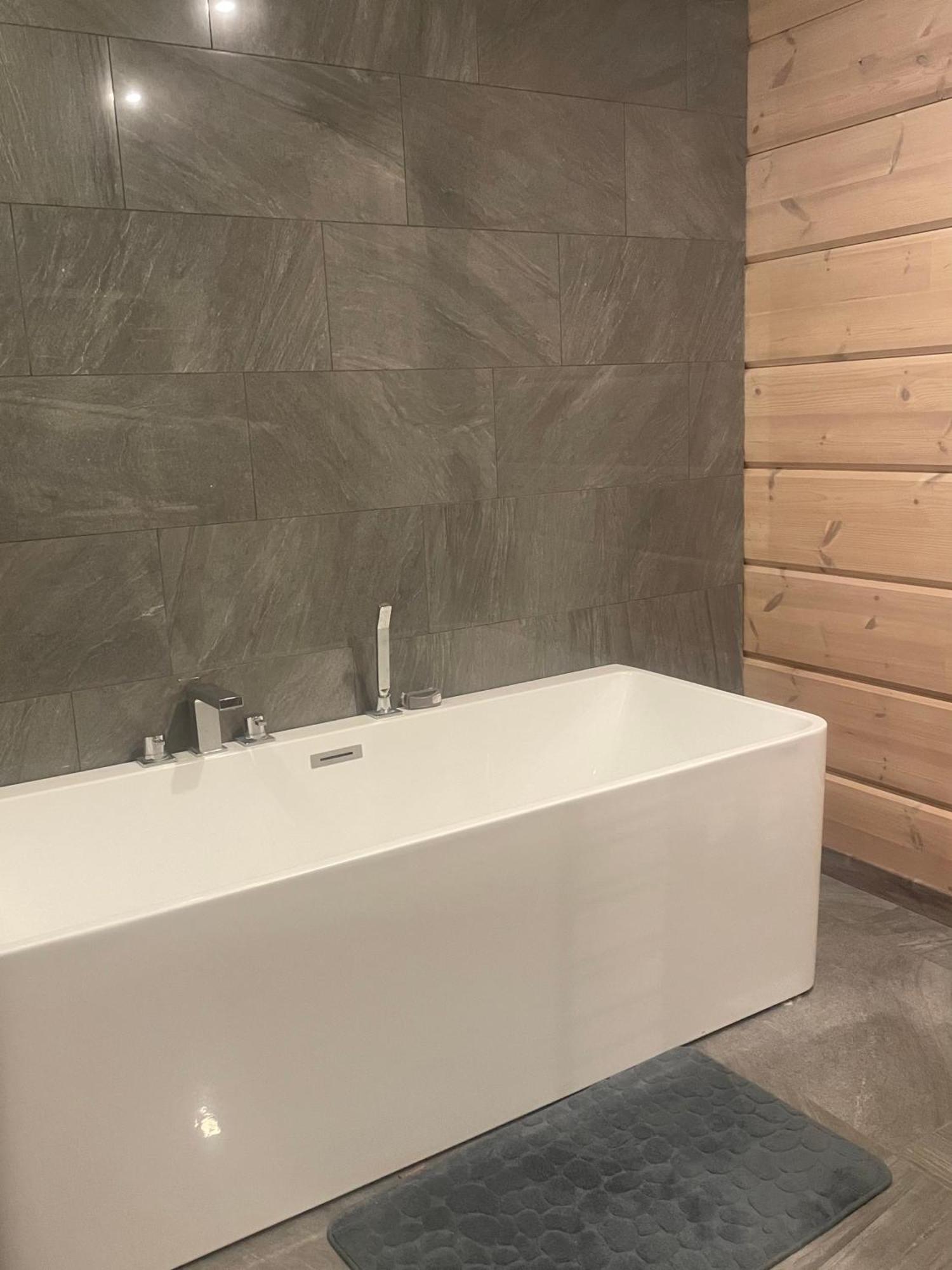 Un Petit Ilot De Confort - Made In Finland Monflanquin Ngoại thất bức ảnh